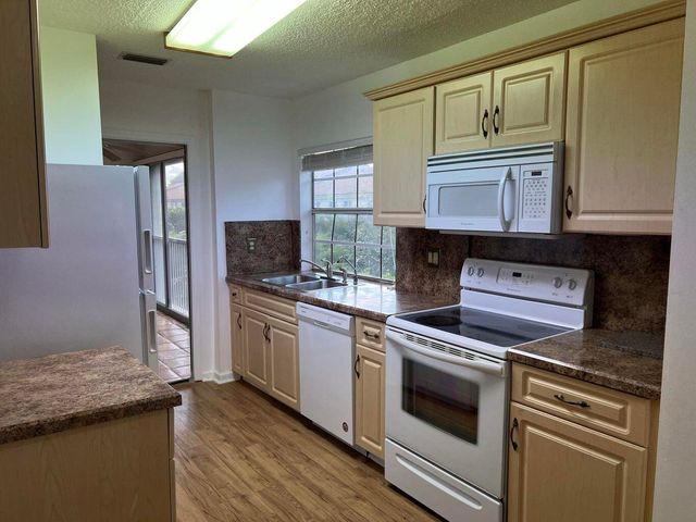 6622 Via Regina, Boca Raton, FL 33433