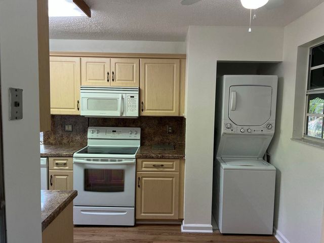 6622 Via Regina, Boca Raton, FL 33433