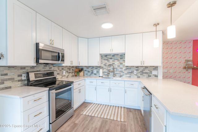 530 Prelude Street NW, Palm Bay, FL 32907