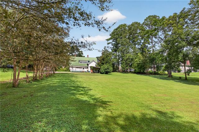 302 Gassaway Street, Central, SC 29630