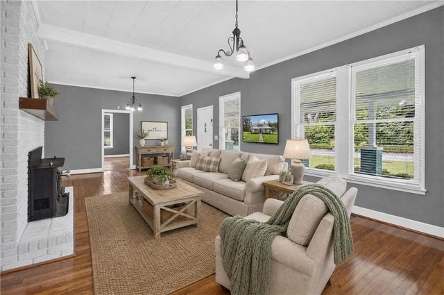 302 Gassaway Street, Central, SC 29630