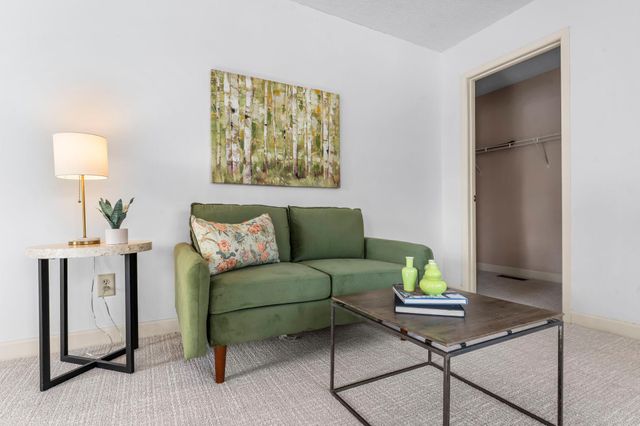 10524 Xerxes Avenue S, Bloomington, MN 55431