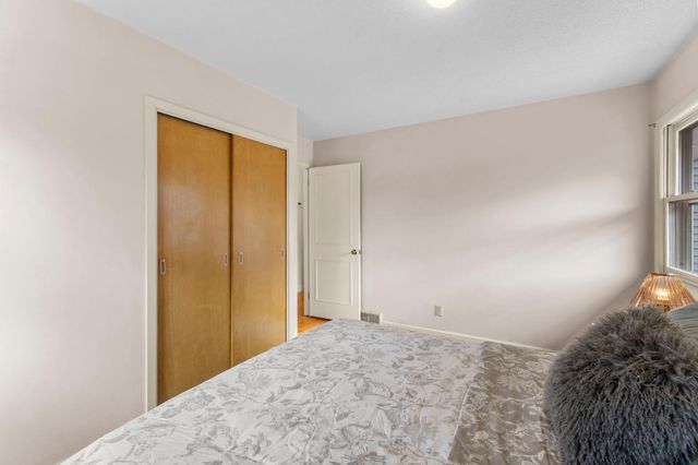 10524 Xerxes Avenue S, Bloomington, MN 55431