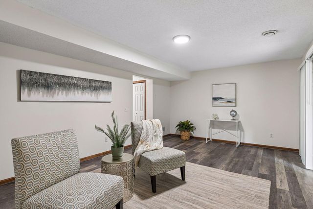 13049 Penn Avenue S, Burnsville, MN 55337