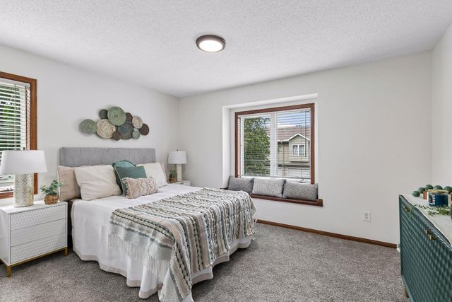 13049 Penn Avenue S, Burnsville, MN 55337