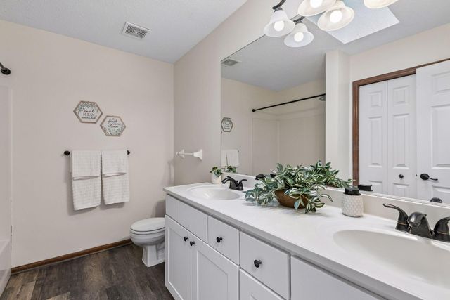 13049 Penn Avenue S, Burnsville, MN 55337