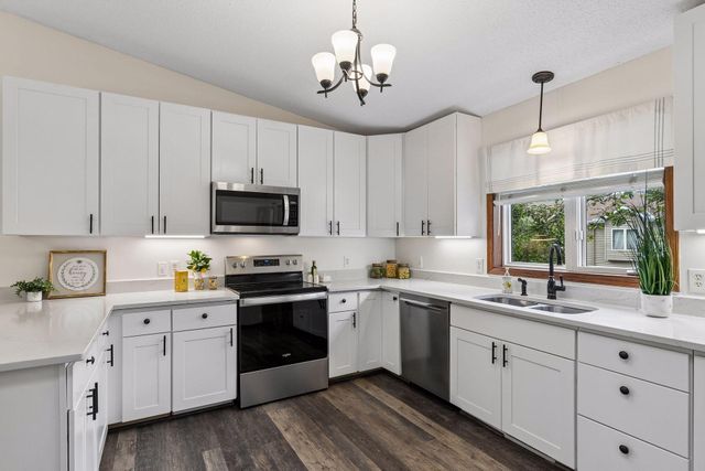 13049 Penn Avenue S, Burnsville, MN 55337