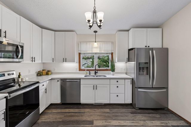 13049 Penn Avenue S, Burnsville, MN 55337