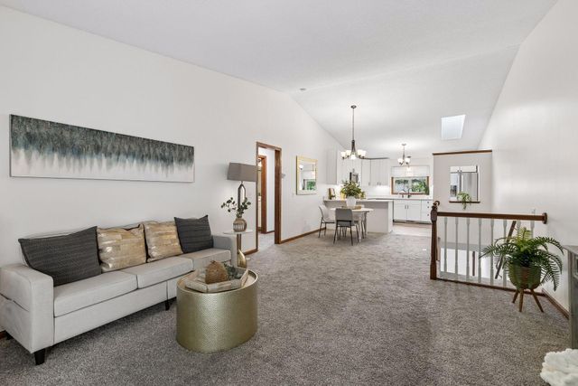 13049 Penn Avenue S, Burnsville, MN 55337