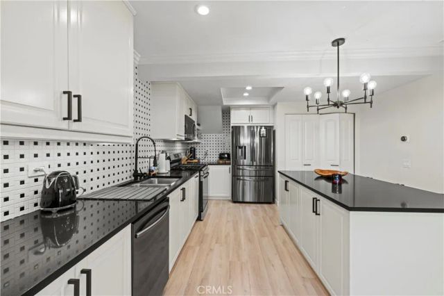 8601 Sunland, Sun Valley, CA 91352