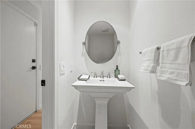 8601 Sunland, Sun Valley, CA 91352