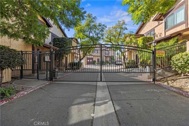 8601 Sunland, Sun Valley, CA 91352