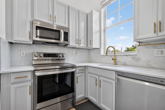 180 NE 6th Avenue A, Delray Beach, FL 33483
