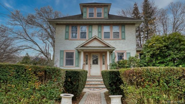 64 Ketewamoke Avenue, Babylon, NY 11702