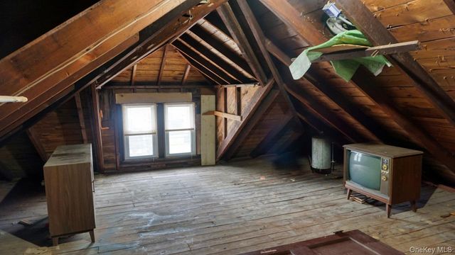 64 Ketewamoke Avenue, Babylon, NY 11702