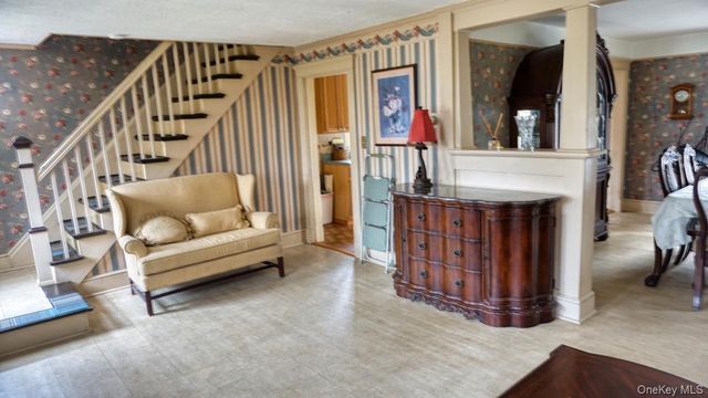 64 Ketewamoke Avenue, Babylon, NY 11702