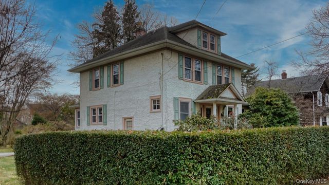 64 Ketewamoke Avenue, Babylon, NY 11702