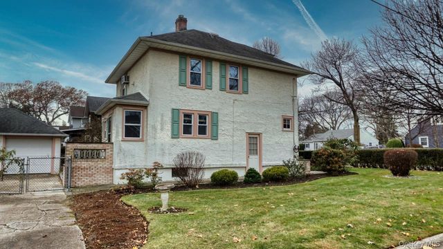 64 Ketewamoke Avenue, Babylon, NY 11702