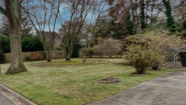 64 Ketewamoke Avenue, Babylon, NY 11702