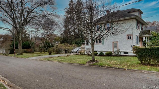 64 Ketewamoke Avenue, Babylon, NY 11702