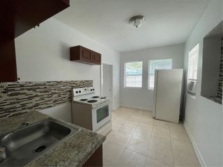 1060 NW 47th St 4, Miami, FL 33127