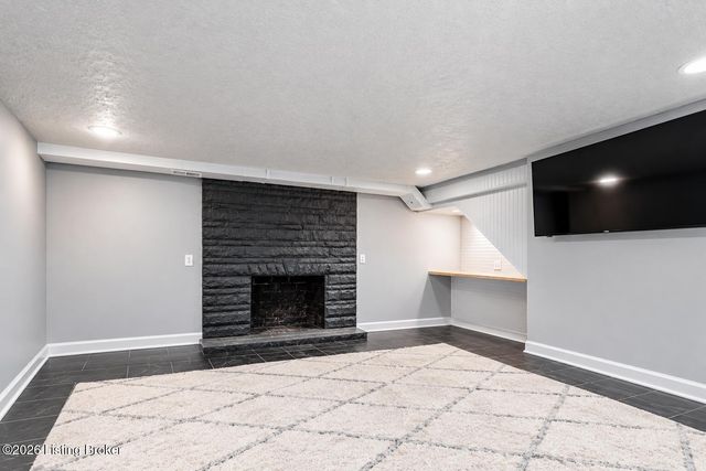 607 Christman Ln, Shepherdsville, KY 40165