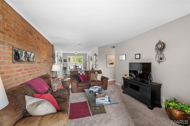 1932 Greenglen Drive 203, Kirkwood, MO 63122