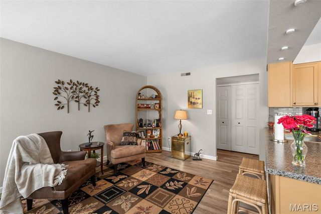 1932 Greenglen Drive 203, Kirkwood, MO 63122