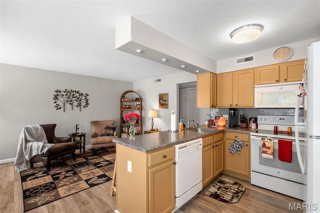 1932 Greenglen Drive 203, Kirkwood, MO 63122