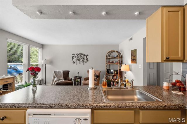 1932 Greenglen Drive 203, Kirkwood, MO 63122