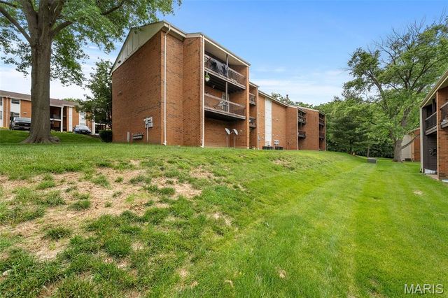 1932 Greenglen Drive 203, Kirkwood, MO 63122