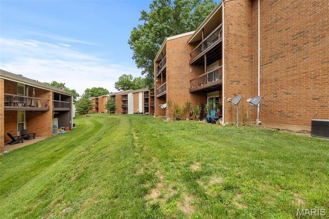 1932 Greenglen Drive 203, Kirkwood, MO 63122