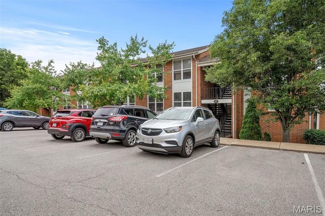 1932 Greenglen Drive 203, Kirkwood, MO 63122