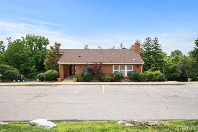 1932 Greenglen Drive 203, Kirkwood, MO 63122