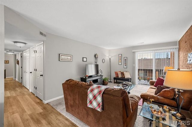 1932 Greenglen Drive 203, Kirkwood, MO 63122
