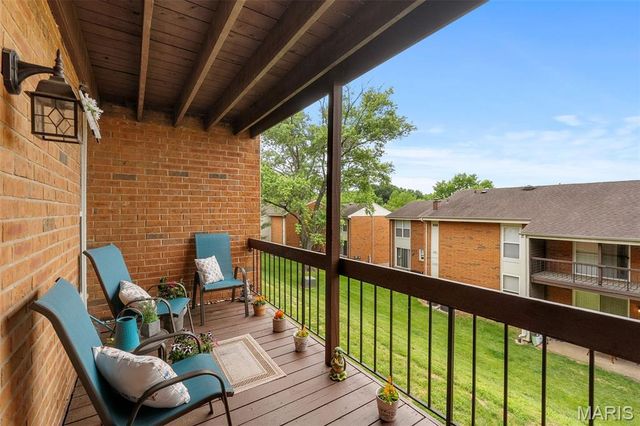 1932 Greenglen Drive 203, Kirkwood, MO 63122