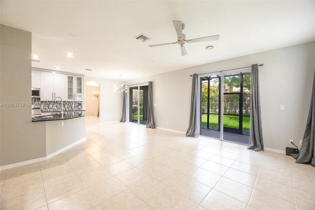 4207 W Whitewater Avenue, Weston, FL 33332