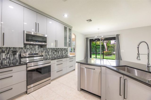 4207 W Whitewater Avenue, Weston, FL 33332