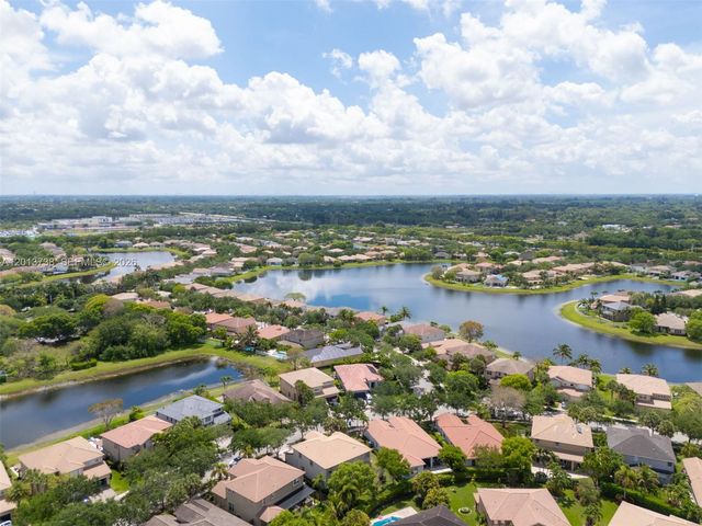 4207 W Whitewater Avenue, Weston, FL 33332