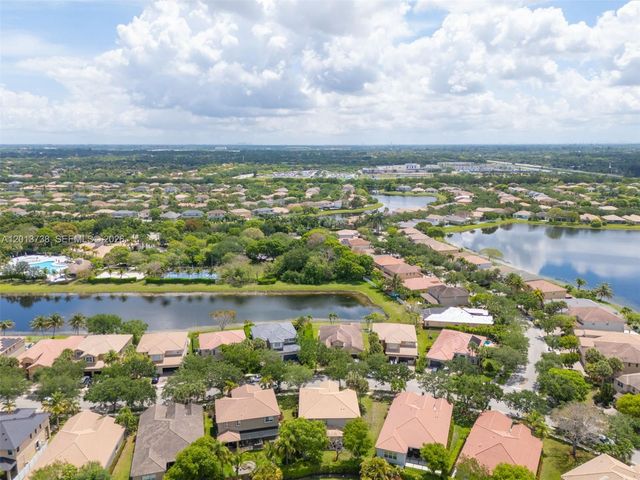 4207 W Whitewater Avenue, Weston, FL 33332