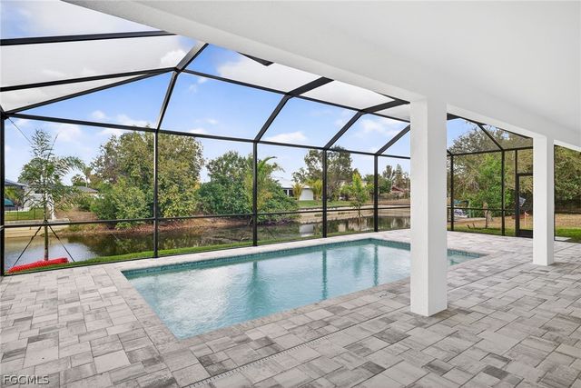 303 SE 1st PL, Cape Coral, FL 33990