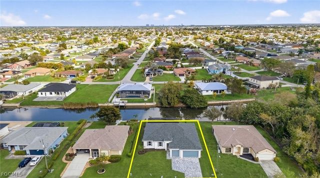 303 SE 1st PL, Cape Coral, FL 33990