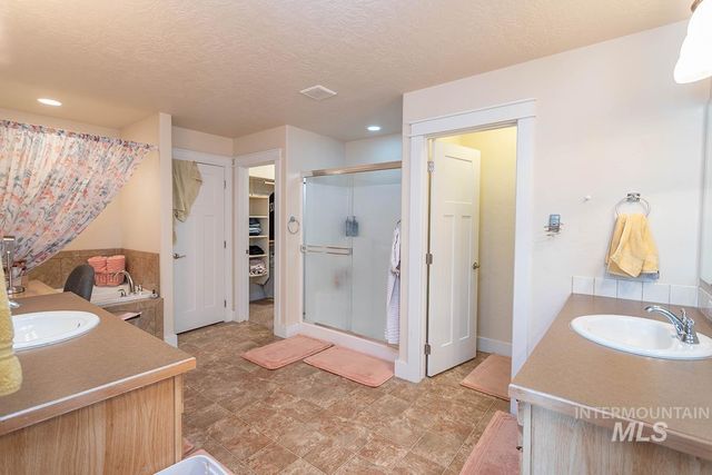 2820 W Paula Red, Kuna, ID 83634
