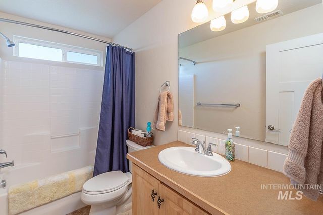 2820 W Paula Red, Kuna, ID 83634