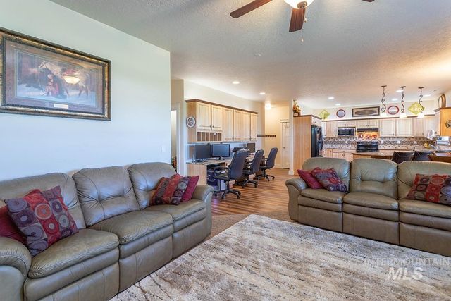 2820 W Paula Red, Kuna, ID 83634