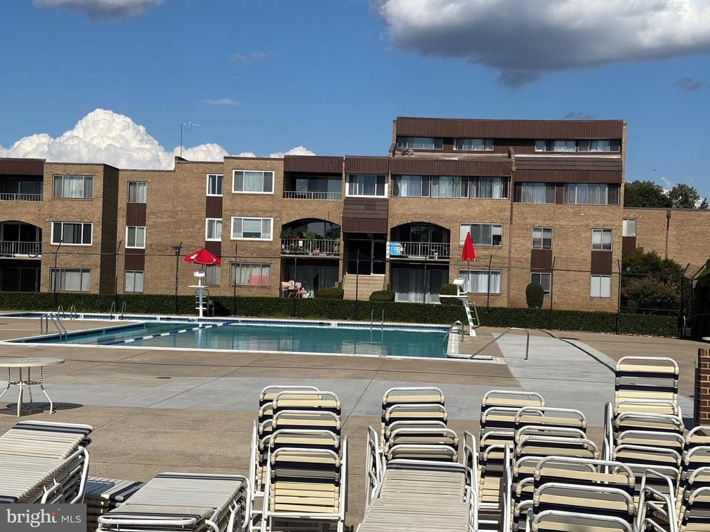 432 GIRARD ST #209, Gaithersburg, MD 20877