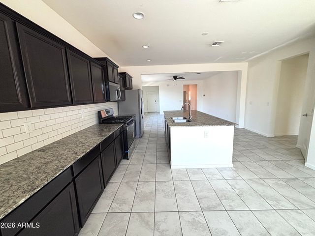 10231 W SOUTHGATE Avenue, Tolleson, AZ 85353