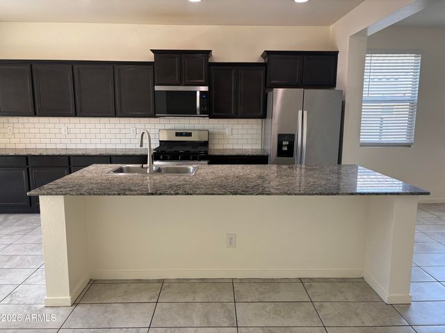 10231 W SOUTHGATE Avenue, Tolleson, AZ 85353