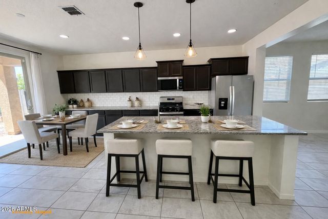 10231 W SOUTHGATE Avenue, Tolleson, AZ 85353