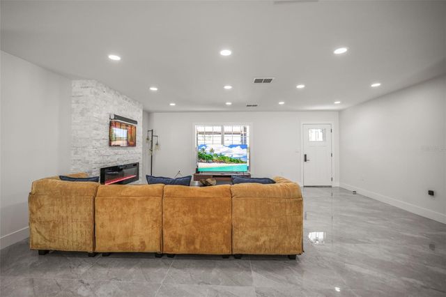 4327 HUNTINGTON STREET NE, St Petersburg, FL 33703